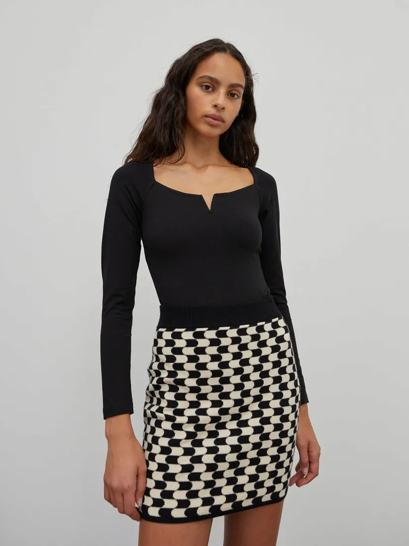 c8c104-czarne-body-emory-edited-xl