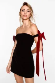 czarna-aksamitna-velvet-mini-sukienka-z-bordowymi-kokardami-nasty-gal-38