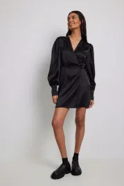 czarna-satynowa-sukienka-mini-z-dlugim-rekawem-na-kd-l