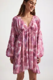 rozowa-sukienka-oversize-w-kwiaty-na-kd-s