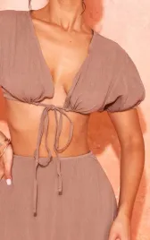 bezowy-krotki-top-z-wiazaniem-z-przodu-prettylittlething-m