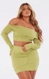 zielony-top-z-odwroconymi-szwami-prettylittlething-46