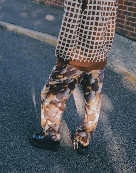 brazowo-biale-spodnie-w-plamki-labelrail-m-rozmiar-m