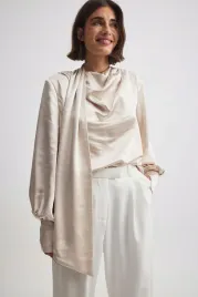 ecru-satynowa-bluzka-z-szalikiem-na-kd-l