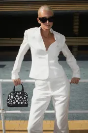 biala-satynowa-marynarka-na-kd-xs