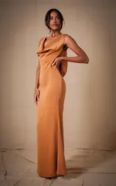 miedziana-dluga-sukienka-z-odkrytymi-plecami-prettylittlething-xxs