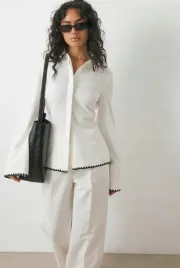 biala-koszula-z-przeszyciami-na-kd-s