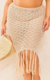 bezowa-spodnica-damska-w-stylu-boho-z-fredzlami-prettylittlething-48