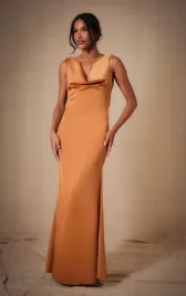miedziana-dluga-sukienka-z-odkrytymi-plecami-prettylittlething-s