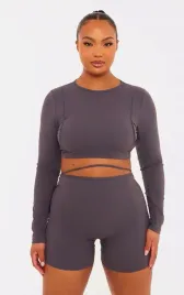 szary-krotki-top-sportowy-damski-z-odkrytymi-plecami-prettylittlething-54