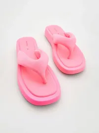 neonowe-rozowe-klapki-na-plaskiej-podeszwie-reserved-39