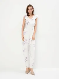 bialy-kwiatowy-kombinezon-z-wiazaniem-mohito-m