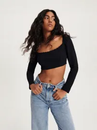 czarny-top-z-dlugim-rekawem-reserved-l