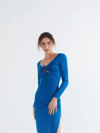 niebieska-sukienka-prazkowana-z-wiazaniem-na-dekolcie-reserved-l