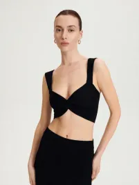 czarny-krotki-top-damski-z-wiskoza-reserved-40