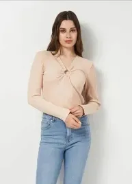 bezowa-bluzka-ze-zdobieniem-na-dekolcie-reserved-xl