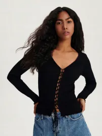 czarna-dzianinowa-bluzka-z-wiazaniem-reserved-m