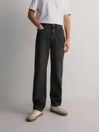 niebieskie-jeansy-z-rozowym-tintem-reserved-29