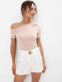 bezowa-bluzka-z-odkrytym-ramieniem-mohito-m