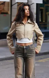 bezowa-krotka-ramoneska-z-kieszeniami-prettylittlething-xs