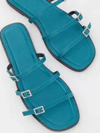 zielone-klapki-z-klamrami-reserved-39