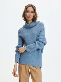 niebieski-golf-z-wiskoza-reserved-s