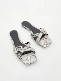 szare-klapki-ze-zwierzecym-motywem-reserved-38