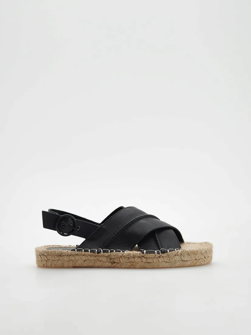 czarne-espadryle-z-paskami-reserved-39