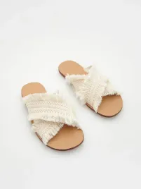 bezowe-klapki-damskie-w-stylu-boho-reserved-37