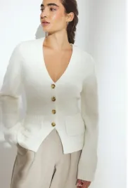 bialy-sweter-rozpinany-na-kd-m