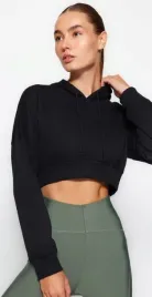 czarna-krotka-bluza-z-kapturem-trendyol-s