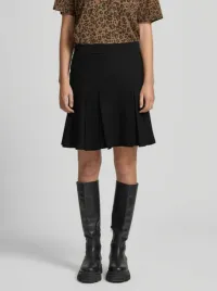 czarna-spodnica-mini-z-kontrafaldami-model-line-only-m