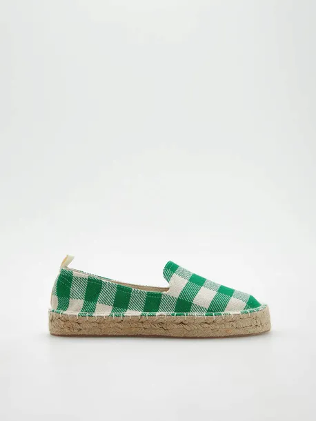 zielone-espadryle-w-krate-reserved-40-marka-reserved