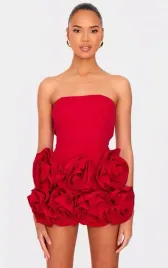 czerwony-kombinezon-z-kwiatowym-dolem-prettylittlething-xl