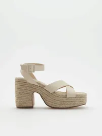 bezowe-skorzane-sandaly-na-koturnie-reserved-39