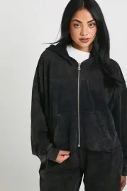 czarna-bluza-z-efektem-sprania-boohoo-xs