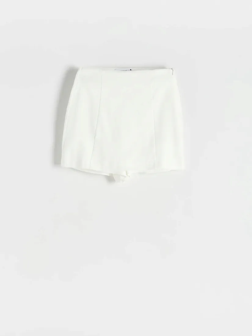 biale-spodnico-spodenki-reserved-l