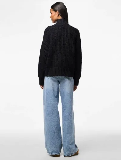 czarny-sweter-z-polgolfem-pieces-m