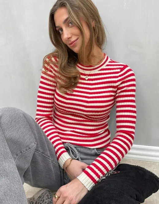 czerwony-sweter-w-paski-pieces-xl