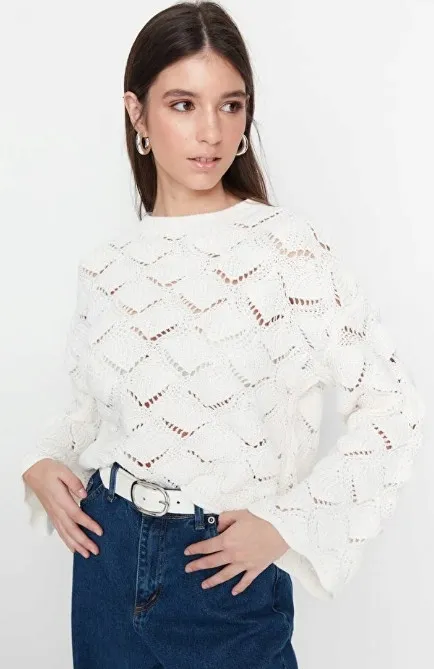 bialy-azurowy-sweter-trendyol-s-stan-nowy