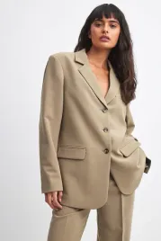 bezowa-elegancka-marynarka-oversize-zapinana-na-guziki-na-kd-m