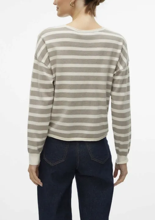 bezowy-sweter-w-paski-vero-moda-xs
