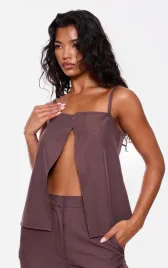 a8b209-brazowa-bluzka-wycieta-na-ramiaczkach-prettylittlething-xs