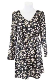 b6c018-czarna-satynowa-sukienka-w-kwiatki-vila-s