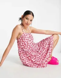 d3a311-rozowa-sukienka-w-serduszka-urban-threads-xs