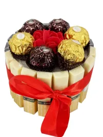 tort-ze-slodyczy-tort-na-prezent-kosz-na-urodziny-8-marca-dzien-kobiet