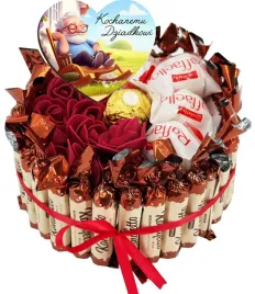 tort-ze-slodyczy-tort-na-prezent-kosz-na-dzien-dziadka-box-prezentowy