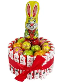 tort-ze-slodyczy-z-krolikiem-tort-na-prezent-zestaw-slodyczy-na-wielkanoc