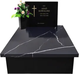 nagrobek-kompozytowy-z-grawerem-wazonemornagrobek-dzieciecy-urnowy-90x60cm