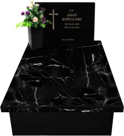 nagrobek-kompozytowy-z-grawerem-wazonemornagrobek-dzieciecy-urnowy-90x60cm